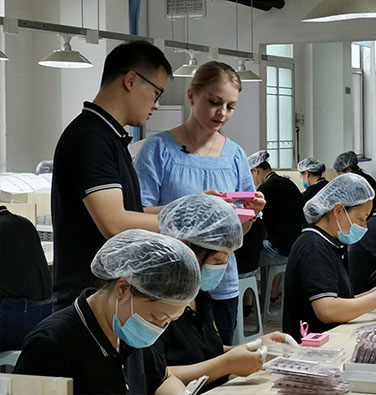 goodylashes factory with customer